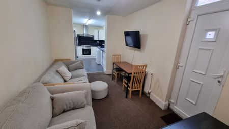 6 bedroom terraced house to rent - Photo 3