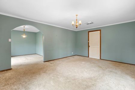 Charming Family Home for Lease in Kooringal - Photo 3
