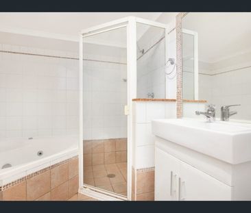 Huge 67 Square Metre Garden Apartment with a Sunny North East Aspect - Photo 4