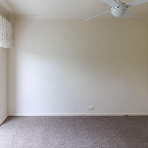 Spacious 1 Bedroom Apartment with Carspace - Photo 2