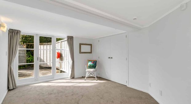 Te Atatu South is where you need to be! - Photo 1