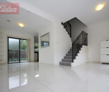 “Superb Townhouse” - Photo 1