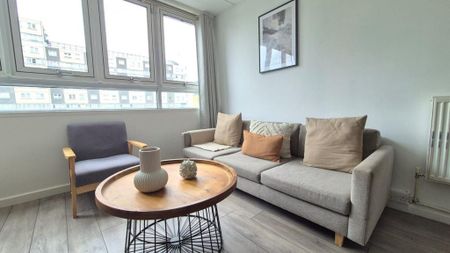 2 bedroom flat to rent - Photo 2