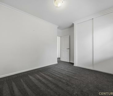 Spacious Unfurnished Townhouse in a Great Location - Photo 3