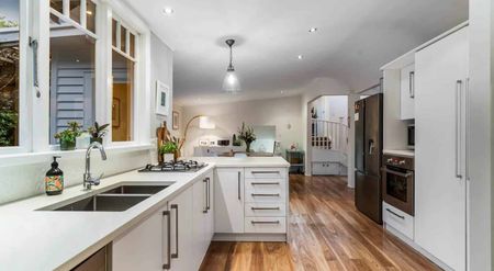 Large Family Home In Manly - Photo 2