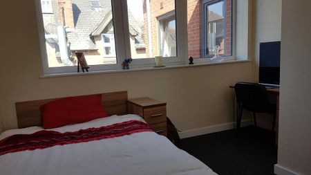 6 bedroom flat to rent - Photo 5