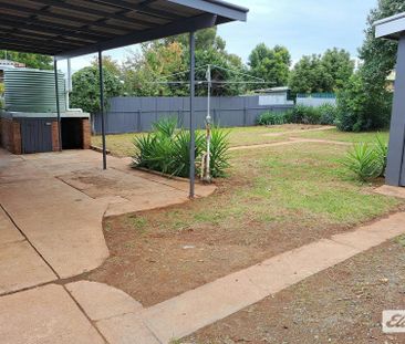 Tastefully renovated - Photo 2