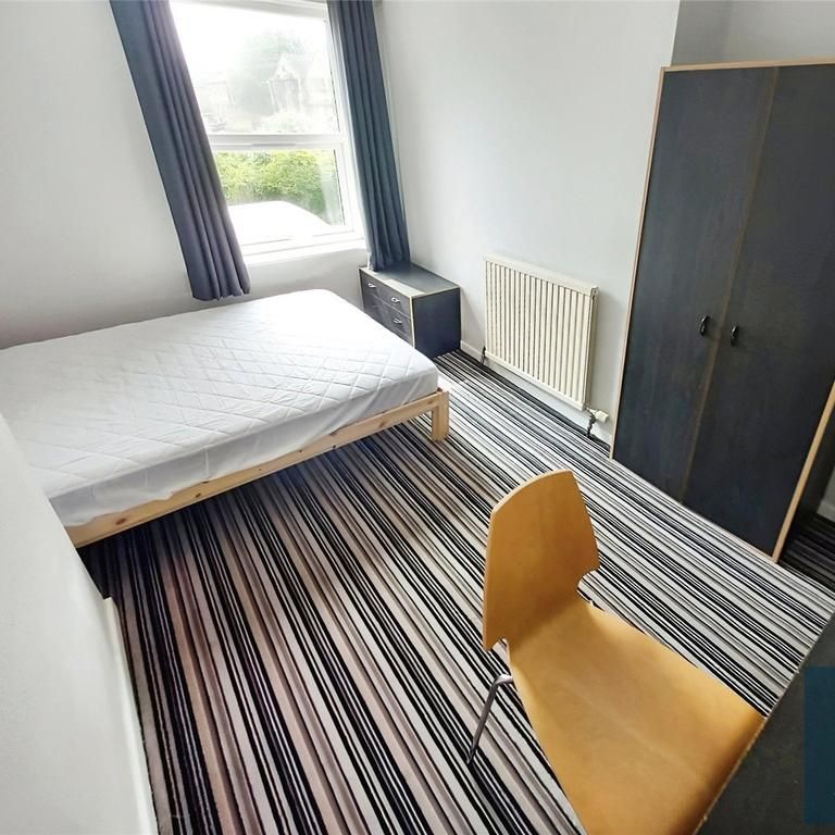 4 bedroom end of terrace house to rent - Photo 1