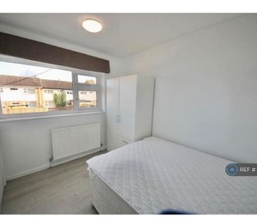 1 bedroom in a house share to rent - Photo 3