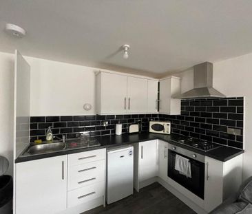 2 bedroom flat to rent - Photo 5