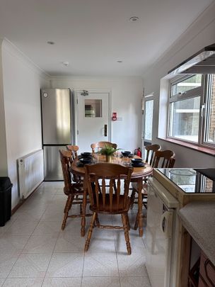 Room in a Shared House, Walm Lane, NW2 - Photo 1