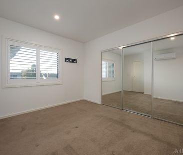 3/166 Rathcown Road, Reservoir - Photo 6