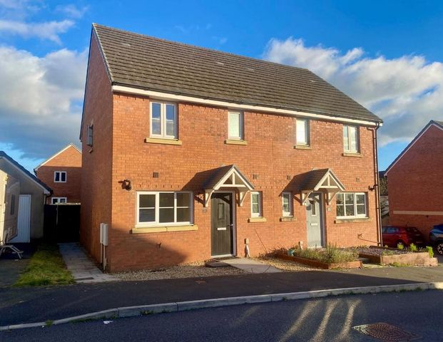 3 bedroom semi-detached house to rent - Photo 1