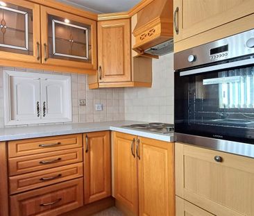 Springwell Gardens, Balby, Doncaster - Photo 2