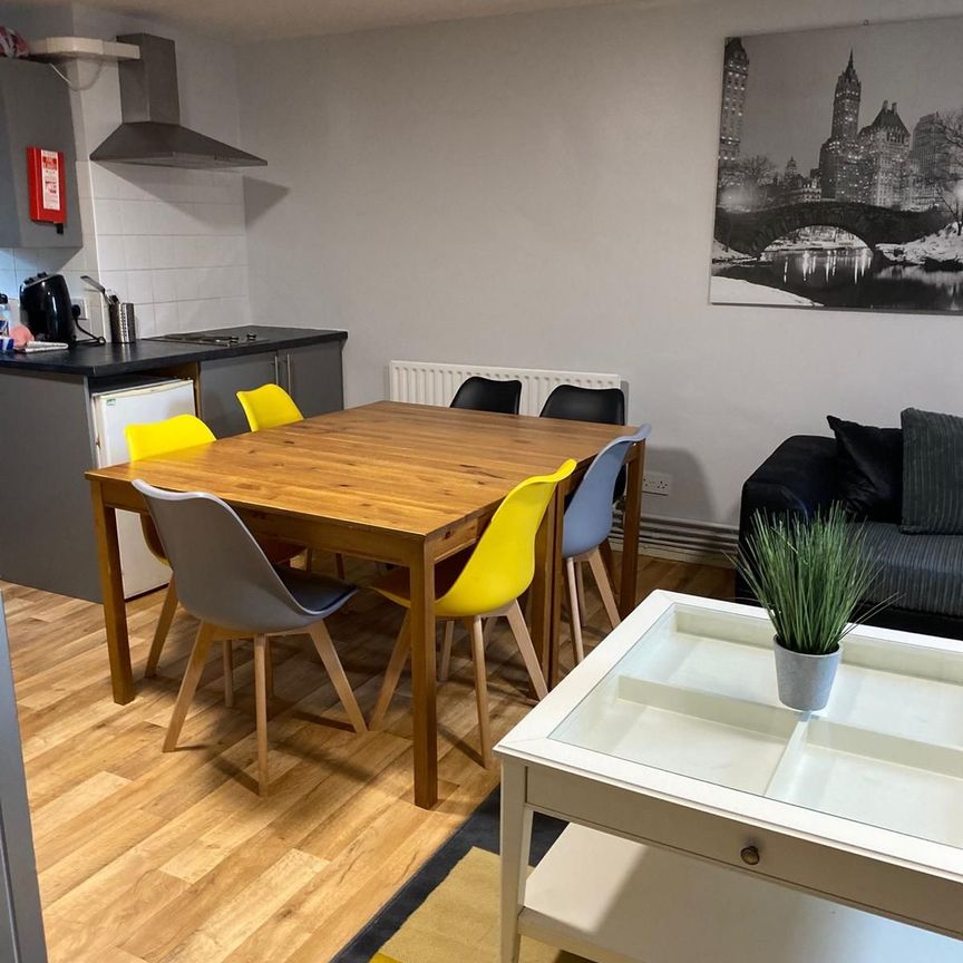 20 Albert Square, NG7 2FH, NOTTINGHAM - Photo 1