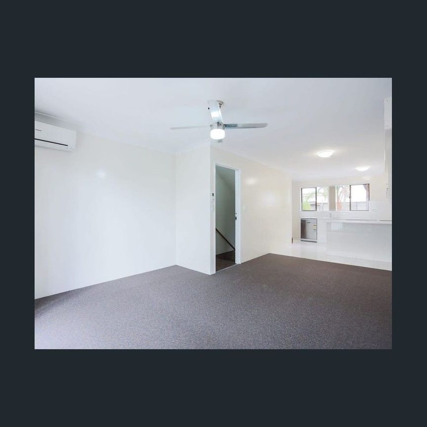 Space, Lifestyle & Convenience – Your Ideal Chermside Townhome - Photo 1