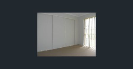 Lovely spacious Duplex with good sized yard - Photo 4