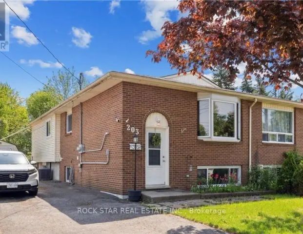 UPPER - 203 COMMERCIAL STREET — 3 Bedroom - Photo 1