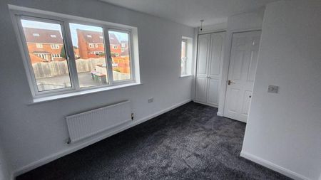 3 bedroom terraced house to rent - Photo 5