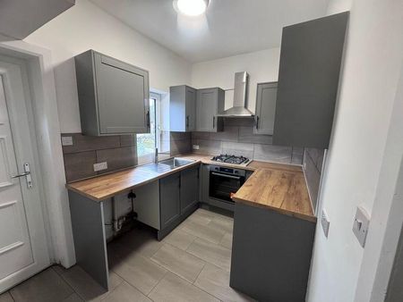 2 bedroom terraced house to rent - Photo 4