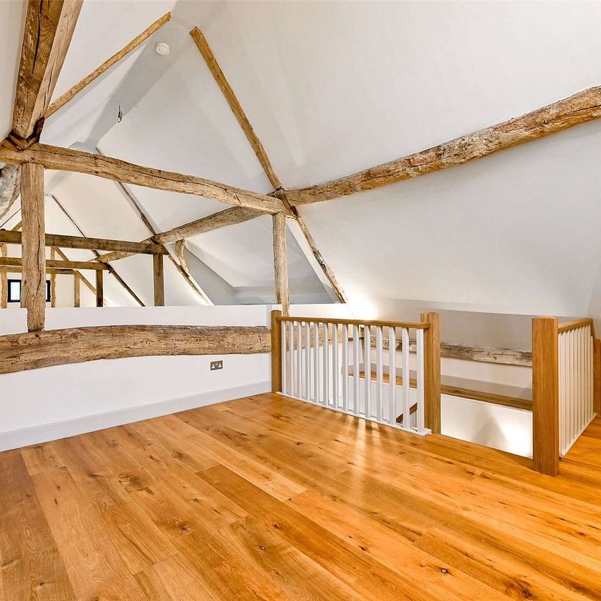 Stunning barn conversion new in February 2025 - Photo 1