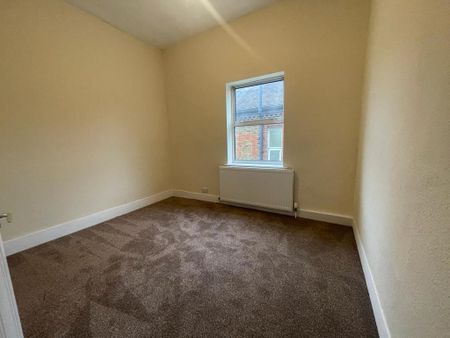 3 bedroom flat to rent - Photo 4