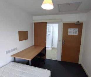 1 bedroom property to rent in Salford - Photo 4