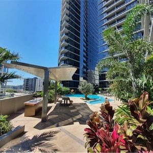 A Stylish Apartment Located in The Heart of Brisbane, Brisbane State High School Catchment. - Photo 3