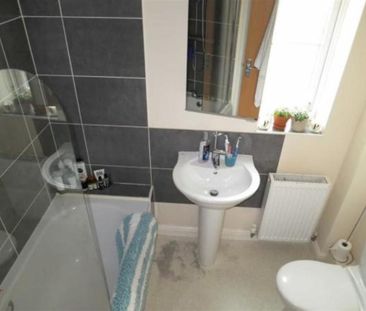 2 bedroom semi-detached house to rent - Photo 4