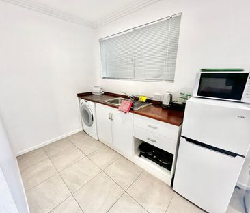 Charming 1-Bedroom, 1-Bathroom Unit in Thabeban - Photo 2