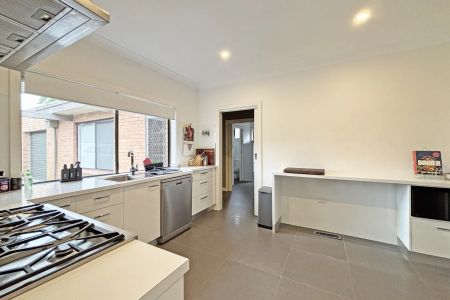 Great Location - Photo 4