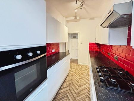 3 bedroom end of terrace house to rent - Photo 2