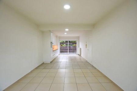 Gelijkvloersappartement met 2 slaapkamers (71 m²) met ruim terras (40 m²) en parkeerplaats te Nieuwpoort. - Photo 5