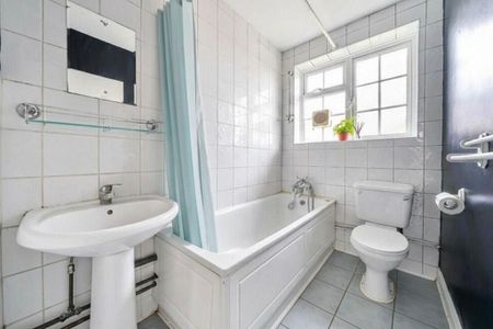 4 bedroom flat to rent - Photo 4