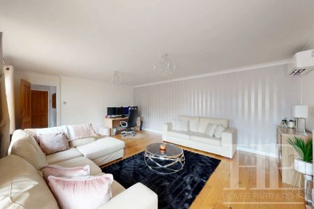 Mallard Close, Horley, RH6 - Photo 4