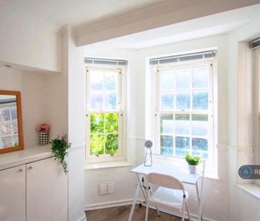 4 bedroom flat to rent - Photo 4