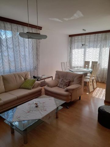 "Grossflächige Wohnung an zentraler Lage" - Photo 5