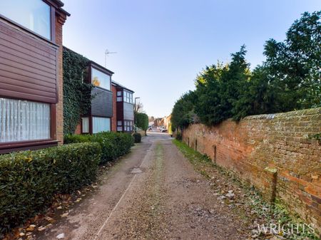 2 bedroom Mid Terraced House - PARKSIDE, WELWYN - Photo 4