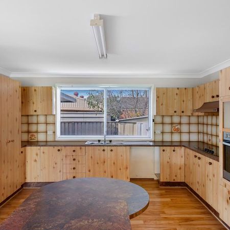 3 BEDROOM FAMILY HOME - Photo 5