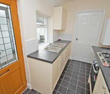 2 bedroom semi-detached house to rent - Photo 3