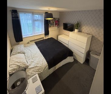 1 Bed Flat, Bentley Court, SO15 - Photo 4