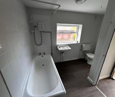 3 bedroom semi-detached house to rent - Photo 6