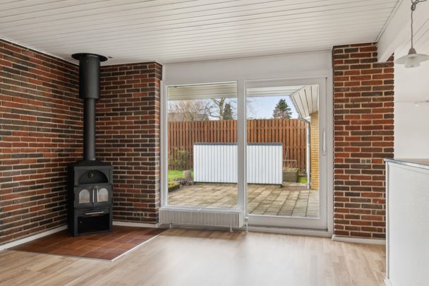 Indflytningsklar villa med skøn have, Viby J - Photo 1