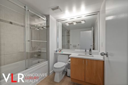 1077 Marinaside Crescent, #2201 - Photo 4