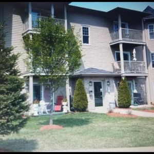 Beau grand 4 1/2 rue Gatien, près galeries 1er dec - Photo 2