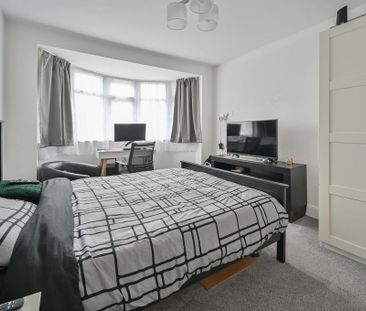 4 bedroom semi-detached house to rent - Photo 5