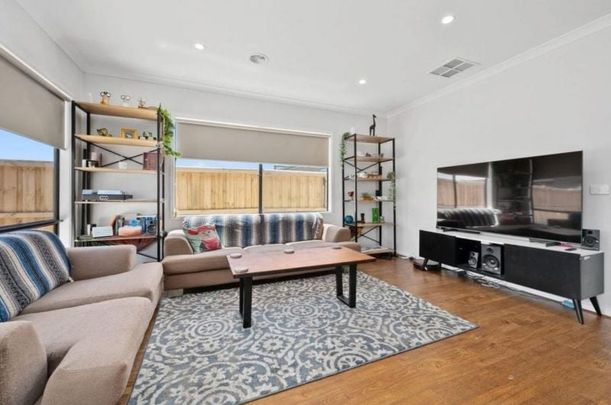 Modern 3 Bedroom Home !! - Photo 1