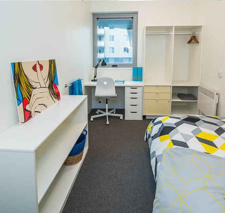 4 Bedroom Apartment - Photo 2