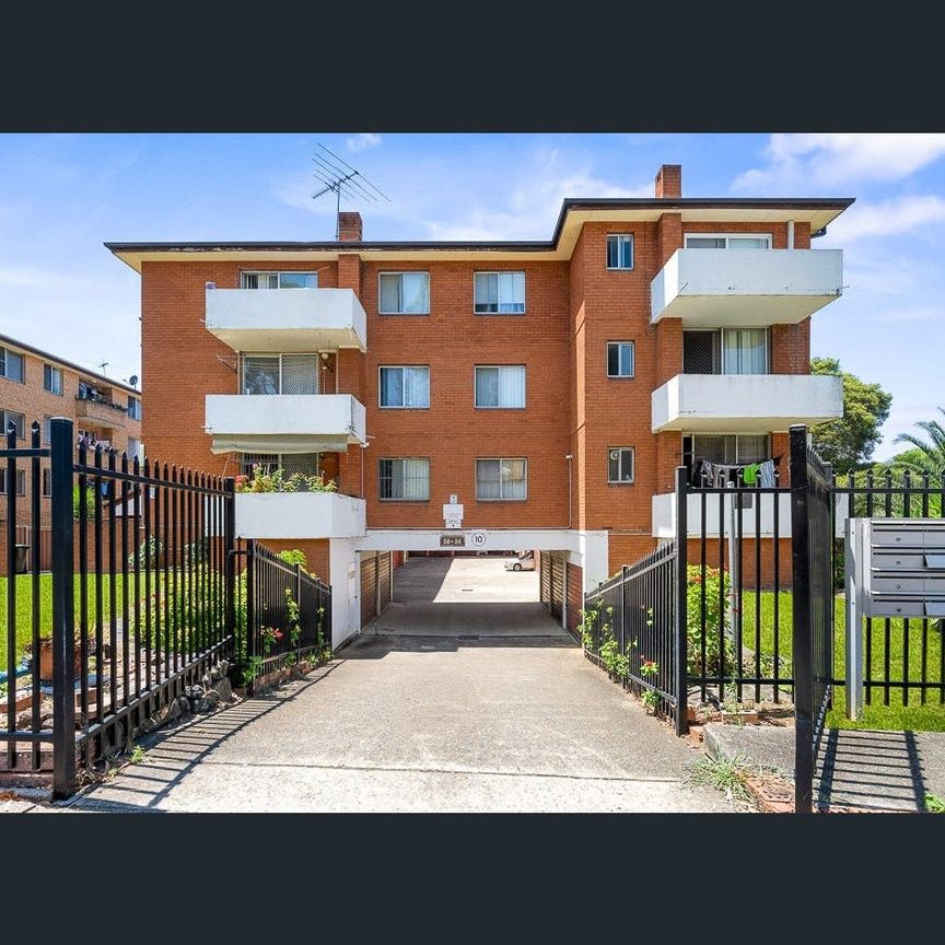 WALK TO LIVERPOOL CBD - Photo 1