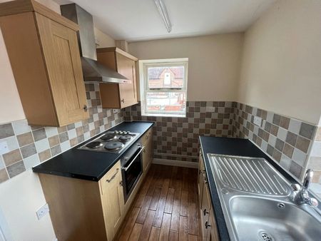 Flat to rent on - Photo 2